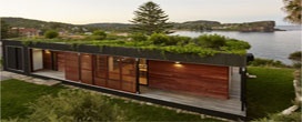 Casa sustentável tem conceitos de arquitetura bioclimática e telhado verde