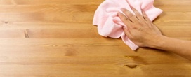 A mistura de dois ingredientes da cozinha que remove arranh�es de m�veis de madeira sem precisar de lixar
